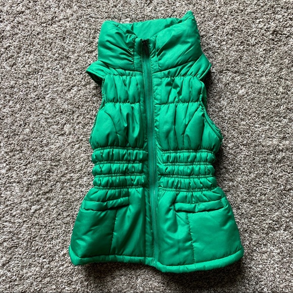 Adorable Girls Green Vest - Picture 1 of 5